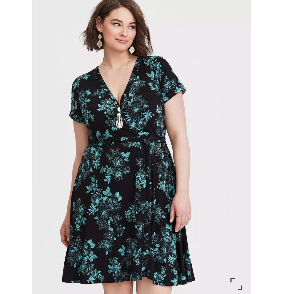 Torrid Mini Studio Knit Wrap Dress in Stencil Floral Black Green sz 3X